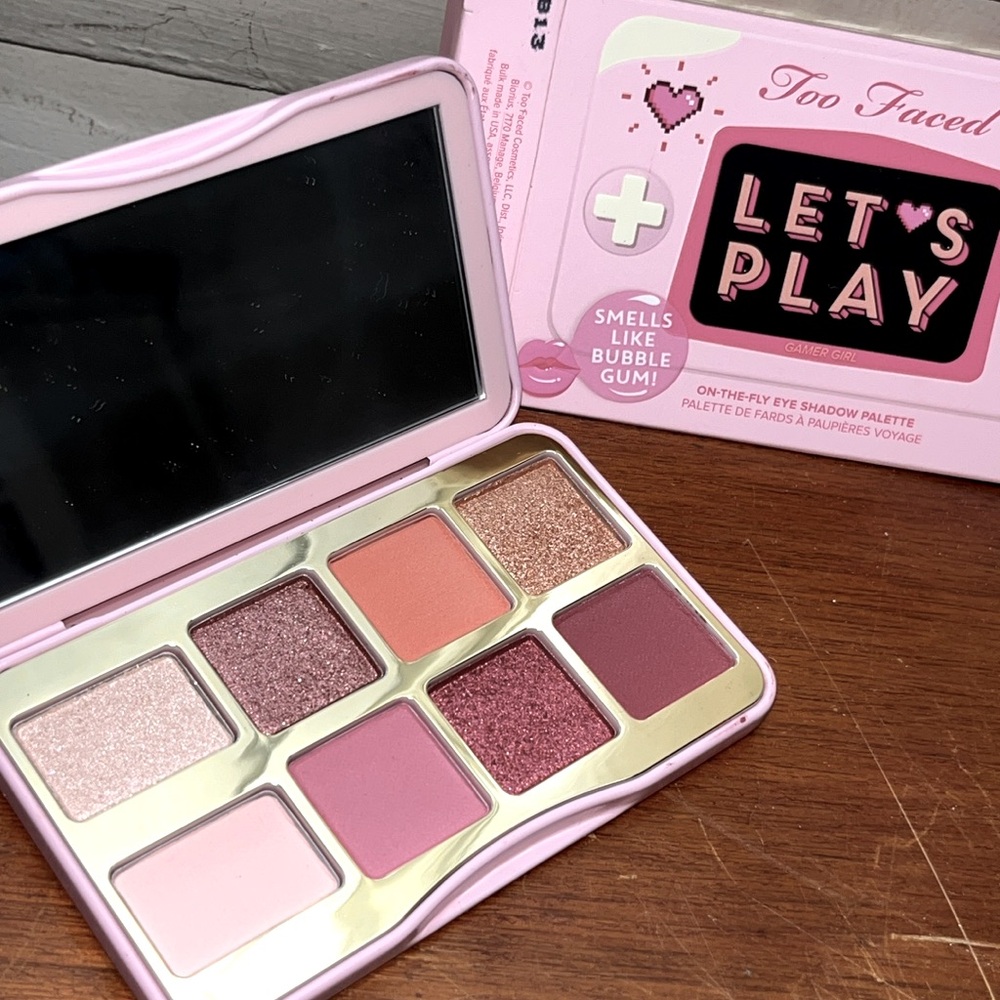 Too Faced Let's Play - On The Fly Mini Eye Shadow Palette